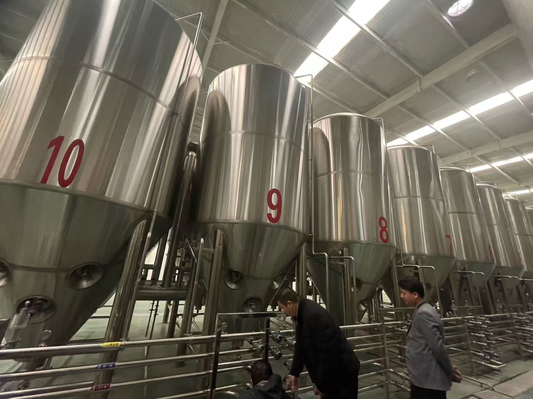 拜城精酿啤酒设备厂—平面布置、设备设计、制造、调试、培训等一条龙服务